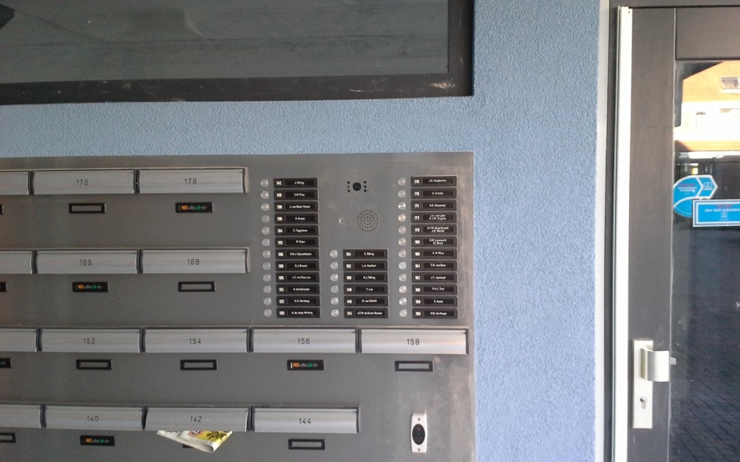 Plaatsen intercom systeem appartementen